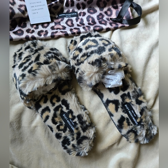 Generation Love Leopard Slippers MEDIUM Slides Open Toe Faux Fur Comfort $85 NEW - Picture 4 of 8